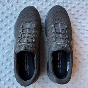 Like New! Black Women's Skechers Summits Sneakers Size 6.5